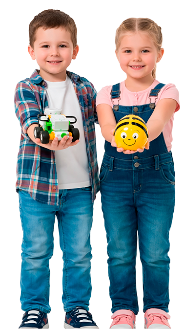 Niños jugando con robótica en Robotikids